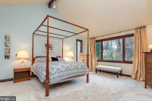 1006 Gwilym Cir, Berwyn PA  19312-2237 exterior