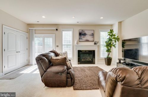 6857 Hartzell Hill Ln, Haymarket VA  20169-4944 exterior