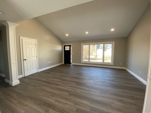 8 Jewel Dr, Holtsville NY  11742-1020 exterior