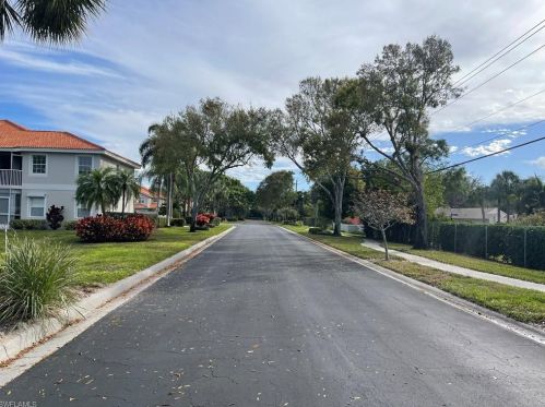 2476 Orchid Bay Dr, Naples FL  34109-0629 exterior