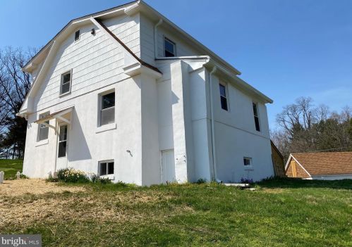 1580 Trolley Rd, Hanover PA  17331-6824 exterior