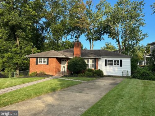 2234 Whitcomb Pl, Falls Church, VA 22046-1852