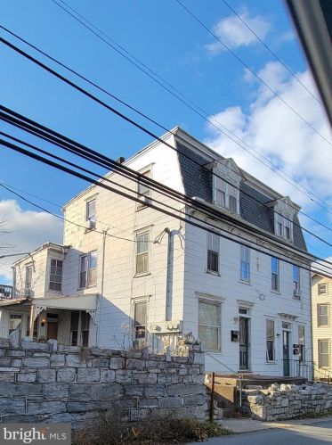 1188 Highland St, Harrisburg, PA 17113-1540