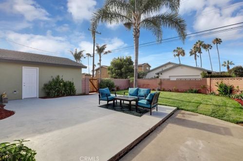 8141 Indianapolis Ave, Huntington Beach CA 92646-5010 exterior