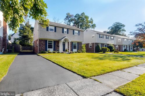 560 Washington Ave, Pittsburgh, PA 19083-3521