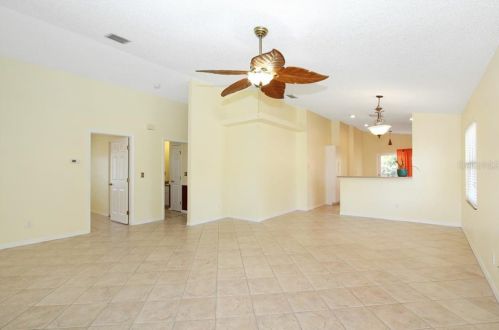 126 49th Ave, Saint Petersburg, FL 33703-3924