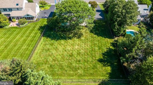 732 Castlewood Dr, Dresher PA 19025-2015 exterior