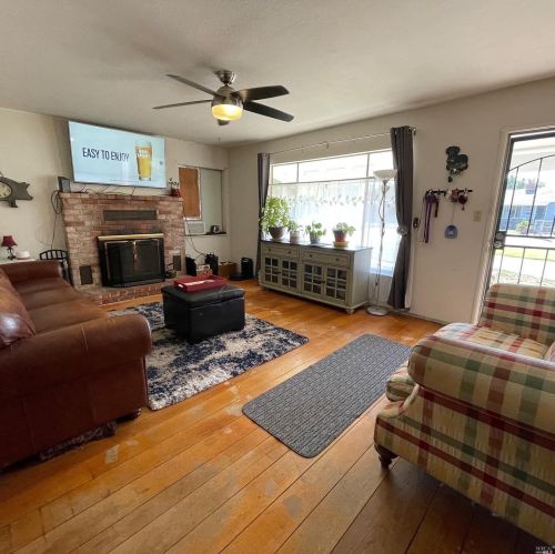 575 Stella Dr, Ukiah CA  95482-4523 exterior