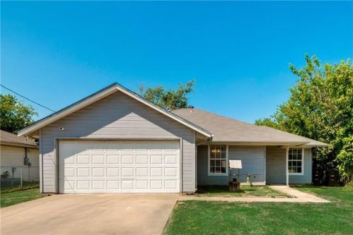 703 Walnut St, Cleburne, TX 76033-9214