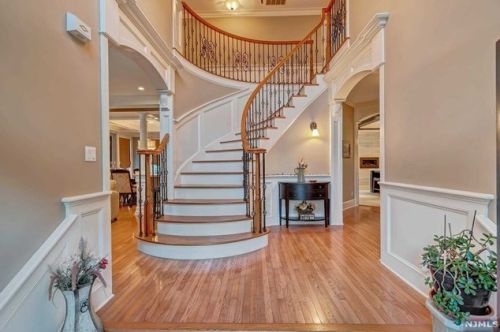 47 Hunters Run, Oakland NJ  07436-2346 exterior