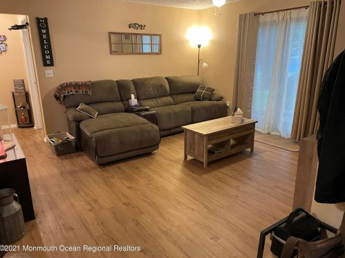 410 Daisy Ct, Jackson Twp NJ  08527-2585 exterior