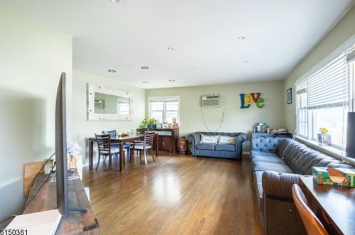 26 Pne St, Bloomfield NJ  07003-4931 exterior