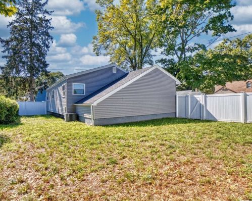 77 Andrews Ave, Wheatley Heights NY  11798-1833 exterior