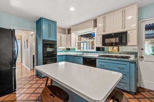 3870 Carpenter Ave, North Hollywood CA  91604-3729 exterior