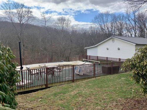 1426 Kittanning Pike, Karns City PA  16041-1816 exterior