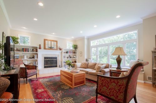 32 Carriage House Ln, Little Silver NJ  07739-1729 exterior