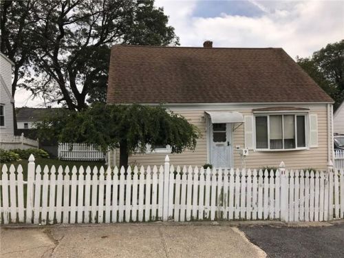 9 Edgehill Ave, Lincoln, RI 02865-1805