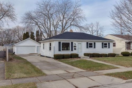 8234 22nd Ave, Kenosha, WI 53143-6212