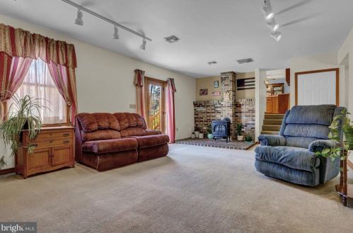 5805 Hillsborough Ct, Harrisburg PA  17111-4736 exterior