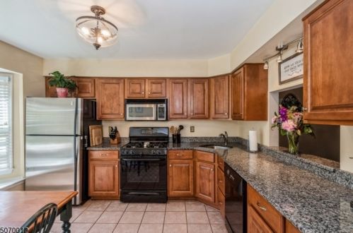 510 Sturbridge Ct, Flemington, NJ 08822-2021