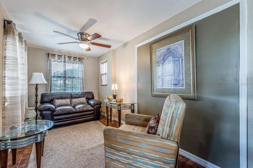 719 Disston Ave, Tarpon Springs, FL 34689-4025