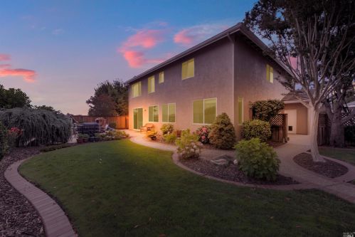 542 Watson Ct, Benicia, CA 94510-3945