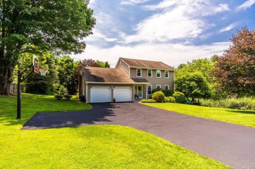 279 Cross Hill Rd, Upper Stepney, CT 06468-2706