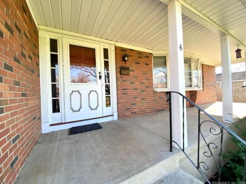 6 John St, Windsor Locks, CT 06096-2112