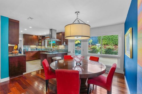 2939 Governor Dr, San Diego, CA 92122-2225