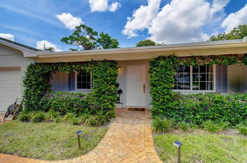 909 27th Ter, Boynton Beach FL  33435-7913 exterior