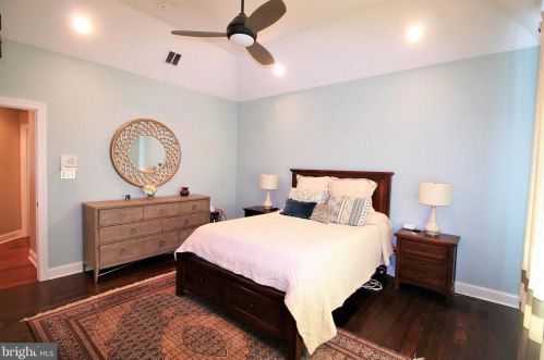 5 Middleton Dr, Trenton NJ exterior