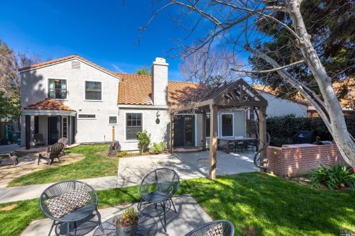 424 Stanford St, Vacaville CA  95687-4653 exterior