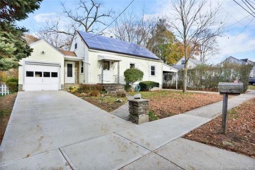 305 Lynne Pl, Bridgeport, CT 06610-1233