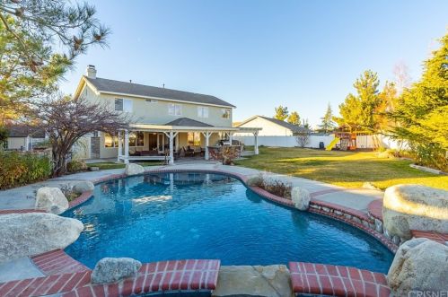 42240 Ridge View Dr, Lancaster CA 93536-7382 exterior