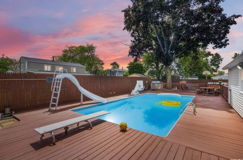 277 17th St, Deer Park, NY 11729-6311