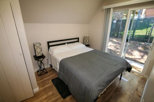 118 Sherwood Blvd, Big Bear City CA  92314-8933 exterior