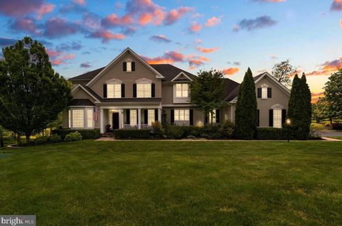 18139 Oak Ridge Dr, Purcellville, VA 20132-4048