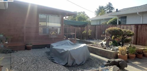 896 Delano St, San Lorenzo CA  94580-1246 exterior