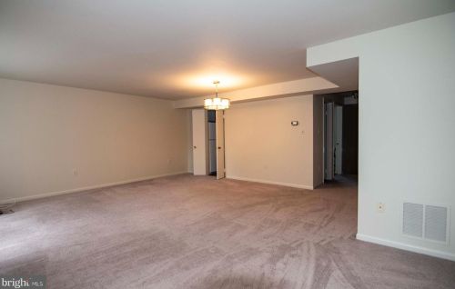 8045 Sleepy View Ln, Springfield VA  22153-2946 exterior