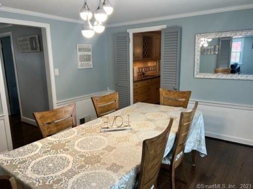 31 Oak Ridge Ln, Hartford CT  06107-3506 exterior