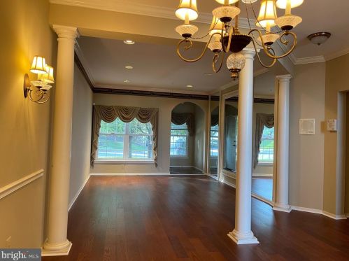 3 Lincoln Dr, Downingtown PA  19335-5328 exterior