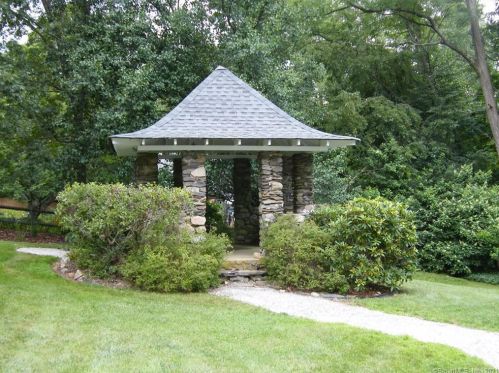 270 Middlesex Ave, Chester, CT 06412-1226