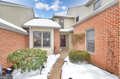 96 Cambridge Dr, Swatara, PA 17033-2184