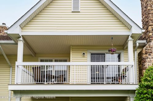 2 Nashville Ct, Tinton Falls NJ 07712-3181 exterior