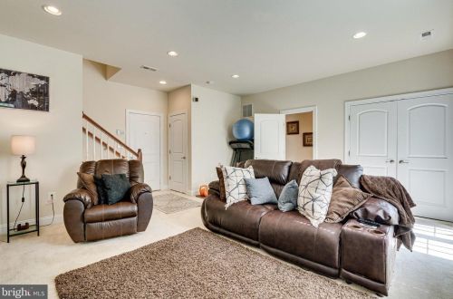 6857 Hartzell Hill Ln, Haymarket VA  20169-4944 exterior