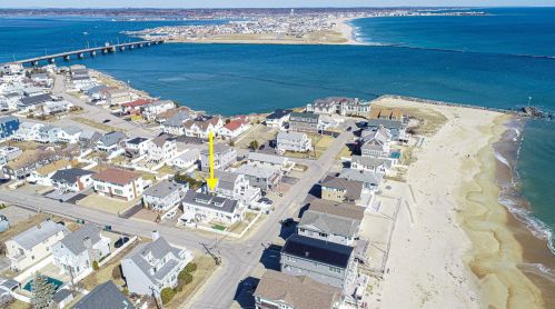 40 Ocean Dr, Seabrook NH  03874-5104 exterior