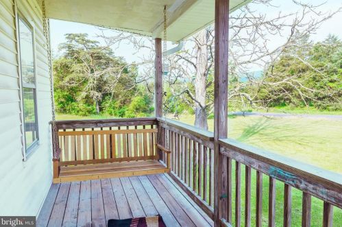 4052 Jerome Rd, Edinburg VA  22824-2500 exterior