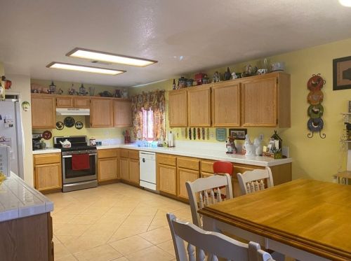 14384 Queen Valley Rd, Victorville, CA 92394-6981