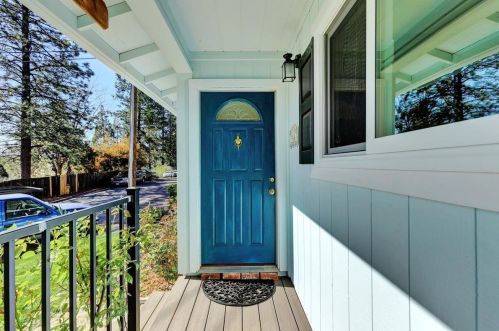 906 Forest Glade Cir, Grass Valley, CA 95945-5410