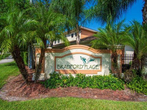 2557 Stockbridge Sq, Vero Beach, FL 32962-4216